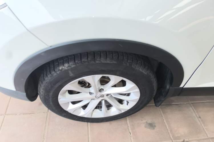 Used Brilliance V3 2015 1.5L Automatic Elite Model Left Front Wheel Hub