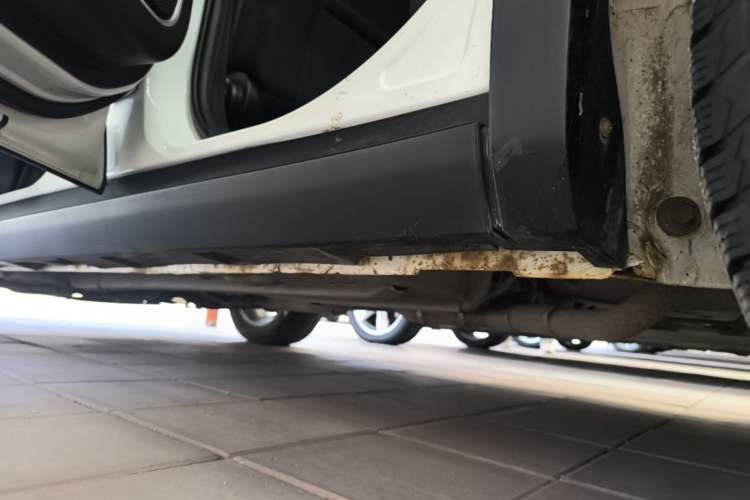 Used Brilliance V3 2015 1.5L Automatic Elite Model Left Side Sill