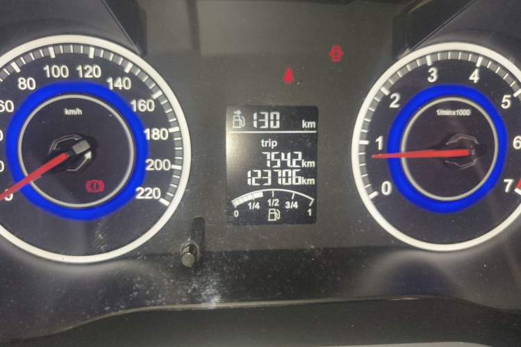 Used Brilliance V3 2015 1.5L Manual Base Version Odometer Close Up