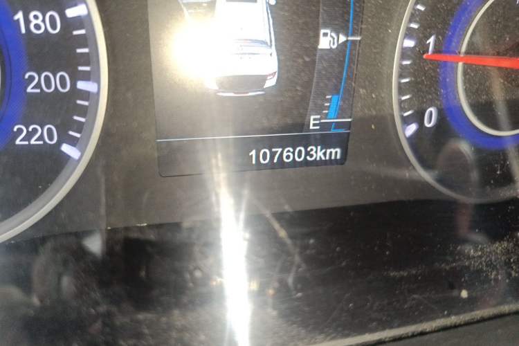 Used Brilliance V3 2015 1.5L Manual Smart Version Odometer Close Up