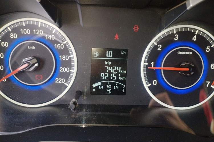 Used Brilliance V3 2015 1.5L Manual Base Version Odometer Close Up