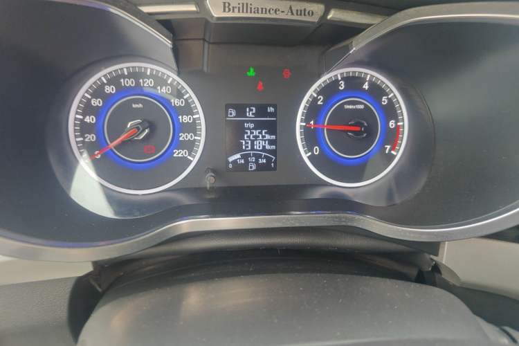Used Brilliance V3 2015 1.5L Manual Elite Model Odometer Close Up