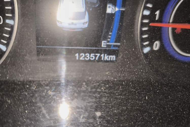 Used Brilliance V3 2015 1.5L Manual Smart Version Odometer Close Up