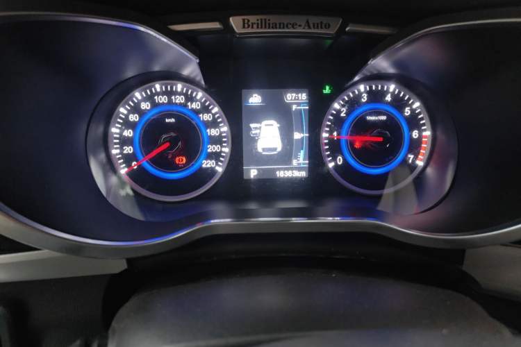 Used Brilliance V3 2015 1.5L Automatic Smart Version Odometer Close Up