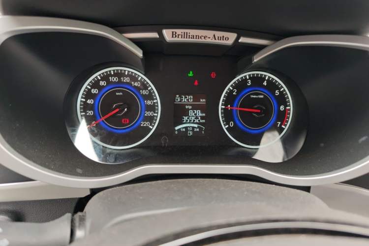 Used Brilliance V3 2015 1.5L Manual Base Version Odometer Close Up