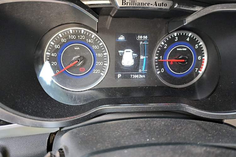Used Brilliance V3 2015 1.5T Automatic Flagship Model Odometer Close Up