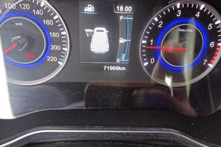 Used Brilliance V3 2015 1.5L Manual Smart Version Odometer Close Up