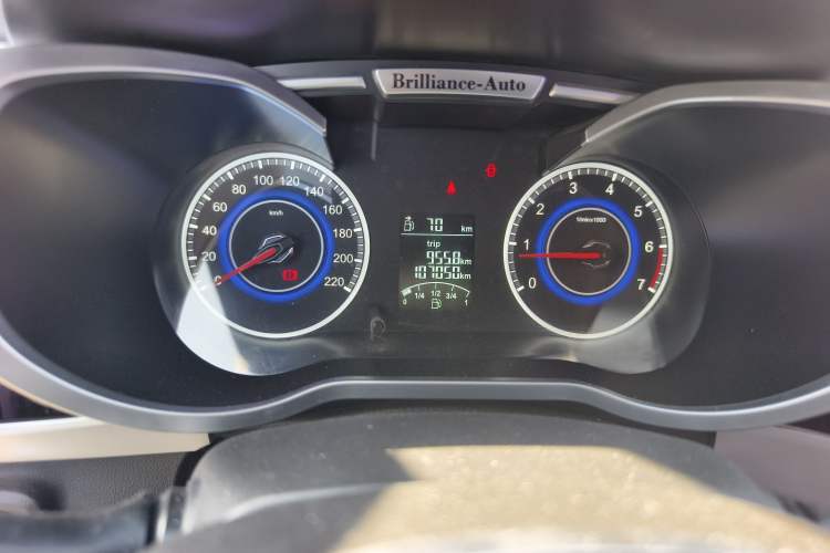 Used Brilliance V3 2015 1.5T Manual Urban Model Odometer Close Up