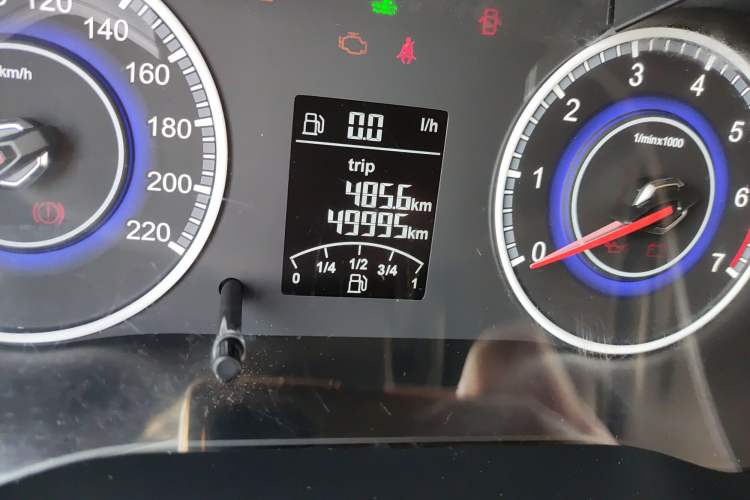 Used Brilliance V3 2015 1.5L Manual Comfort Model Odometer Close Up