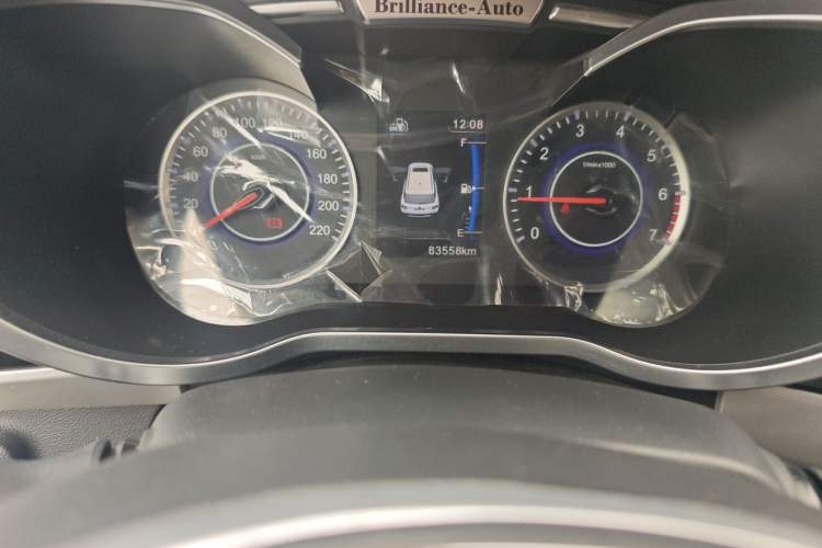 Used Brilliance V3 2015 1.5L Manual Smart Version Odometer Close Up