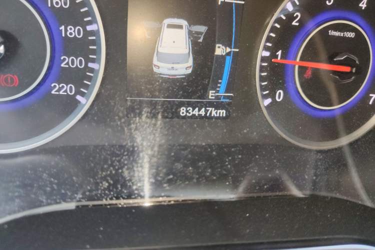 Used Brilliance V3 2015 1.5L Manual Smart Version Odometer Close Up