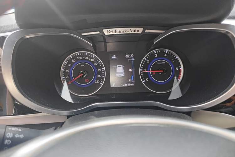 Used Brilliance V3 2015 1.5L Automatic Smart Version Odometer Close Up