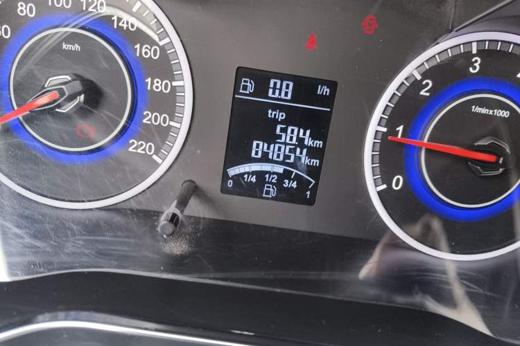 Used Brilliance V3 2015 1.5L Manual Elite Model Odometer Close Up