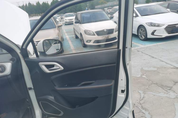 Used Brilliance V3 2015 1.5L Manual Elite Model Right Front Door Interior