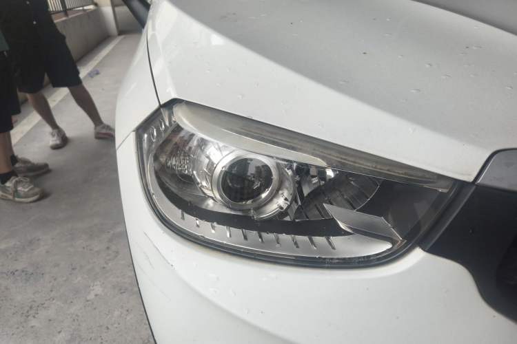 Used Brilliance V3 2015 1.5L Manual Base Version Right Front Headlight