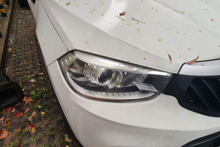 Used Brilliance V3 2015 1.5L Manual Comfort Model Right Front Headlight