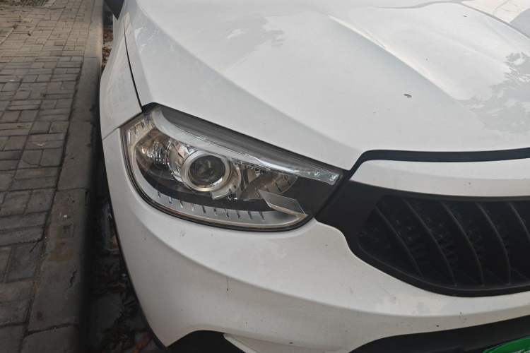Used Brilliance V3 2015 1.5L Manual Comfort Model Right Front Headlight