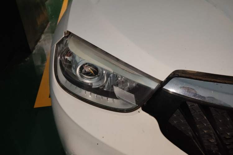 Used Brilliance V3 2015 1.5L Manual Smart Version Right Front Headlight