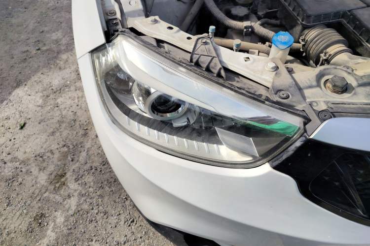 Used Brilliance V3 2015 1.5L Manual Base Version Right Front Headlight