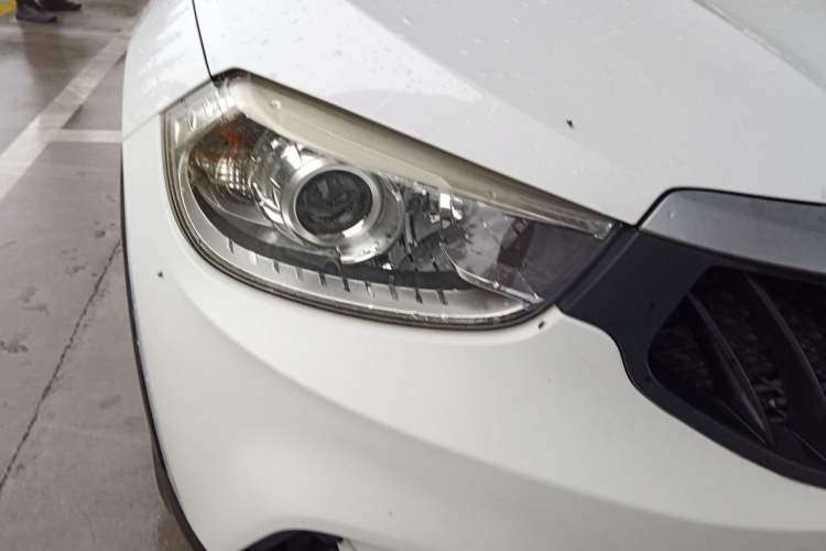 Used Brilliance V3 2015 1.5L Automatic Comfort Edition Right Front Headlight