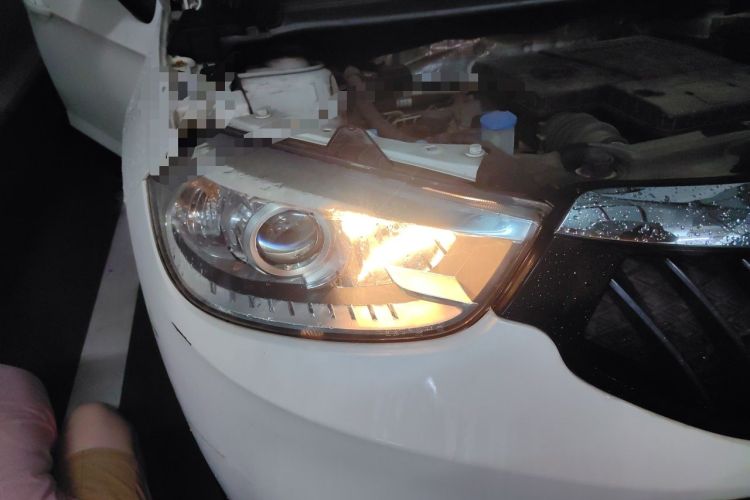 Used Brilliance V3 2015 1.5L Automatic Elite Model Right Front Headlight