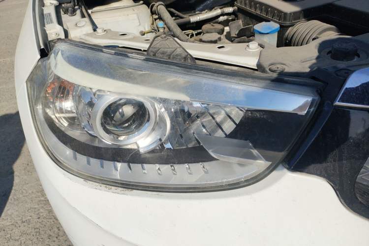Used Brilliance V3 2015 1.5L Automatic Smart Version Right Front Headlight