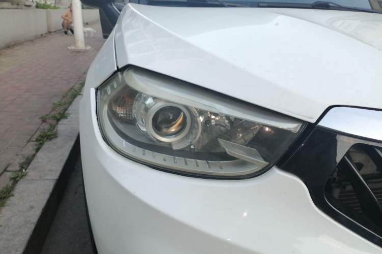 Used Brilliance V3 2015 1.5L Automatic Smart Version Right Front Headlight