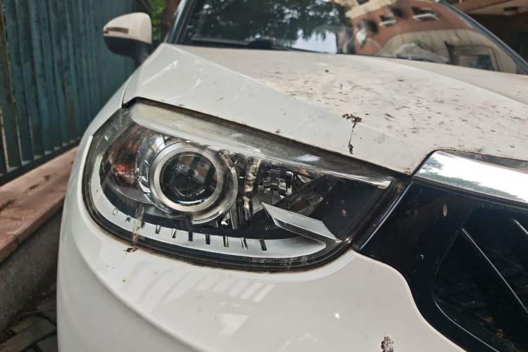 Used Brilliance V3 2015 1.5L Automatic Elite Model Right Front Headlight