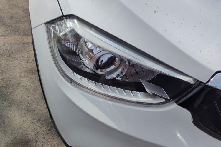 Used Brilliance V3 2015 1.5L Manual Smart Version Right Front Headlight