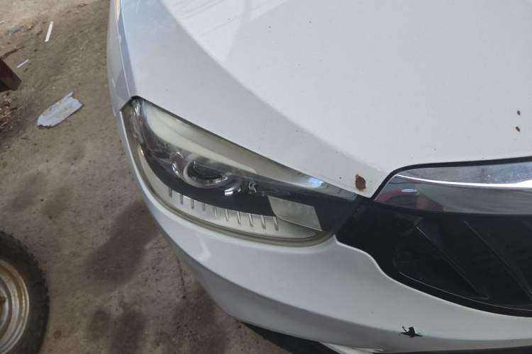 Used Brilliance V3 2015 1.5L Manual Elite Model Right Front Headlight