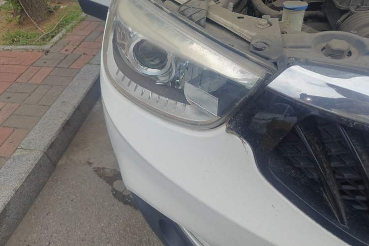 Used Brilliance V3 2015 1.5L Manual Elite Model Right Front Headlight