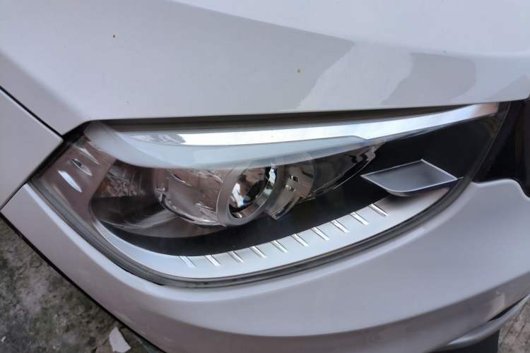 Used Brilliance V3 2015 1.5T Automatic Elite Model Right Front Headlight
