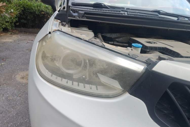 Used Brilliance V3 2015 1.5L Automatic Comfort Edition Right Front Headlight