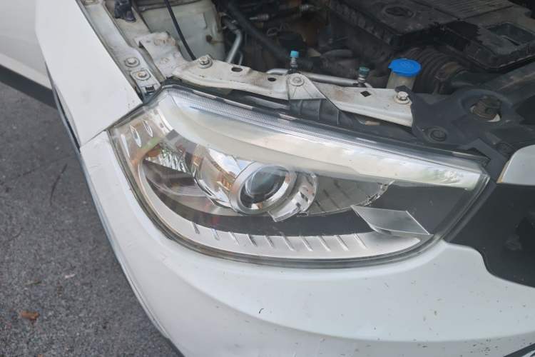 Used Brilliance V3 2015 1.5L Manual Base Version Right Front Headlight