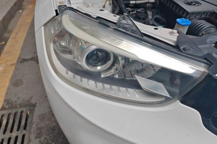 Used Brilliance V3 2015 1.5L Manual Smart Version Right Front Headlight