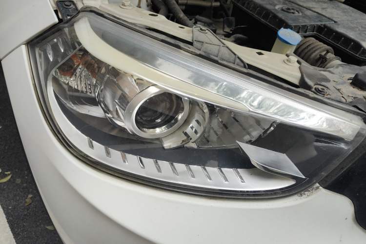 Used Brilliance V3 2015 1.5L Automatic Smart Version Right Front Headlight