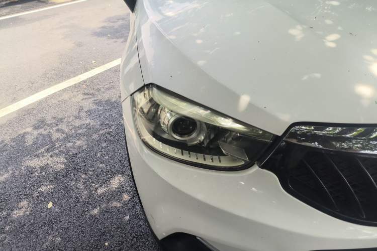 Used Brilliance V3 2015 1.5L Automatic Elite Model Right Front Headlight