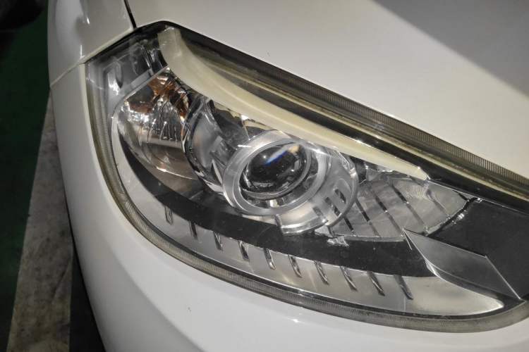 Used Brilliance V3 2015 1.5L Automatic Smart Version Right Front Headlight