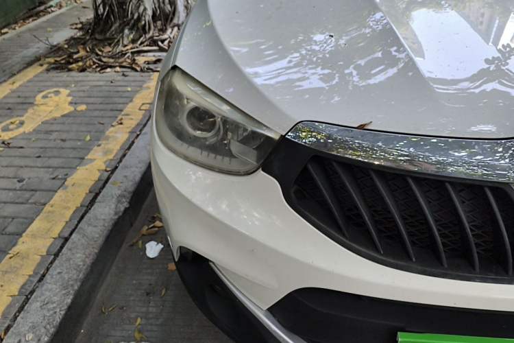 Used Brilliance V3 2015 1.5T Automatic Flagship Model Right Front Headlight