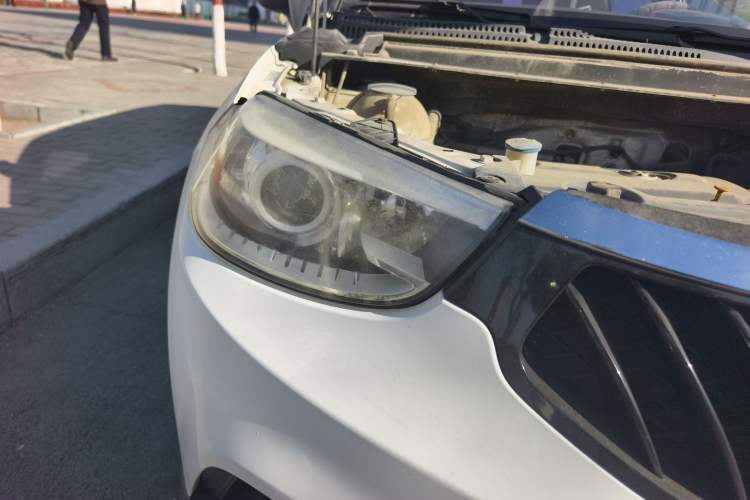 Used Brilliance V3 2015 1.5T Manual Urban Model Right Front Headlight