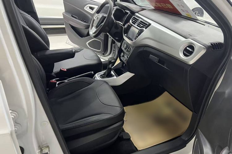 Used Brilliance V3 2015 1.5T Automatic Flagship Model Right Front Seat
