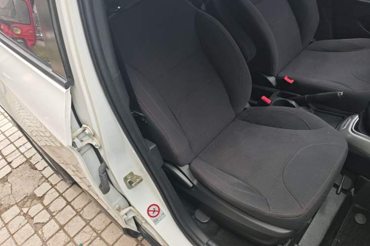 Used Brilliance V3 2015 1.5L Manual Base Version Right Front Seat