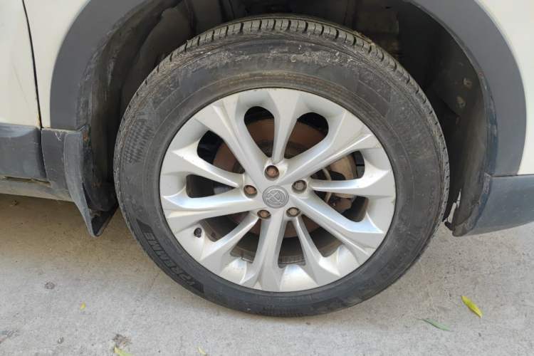 Used Brilliance V3 2015 1.5L Manual Smart Version Right Front Wheel Hub
