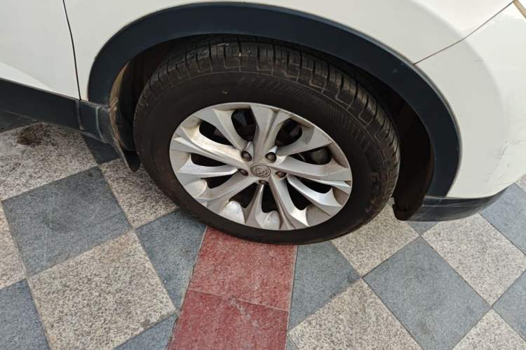 Used Brilliance V3 2015 1.5L Automatic Elite Model Right Front Wheel Hub