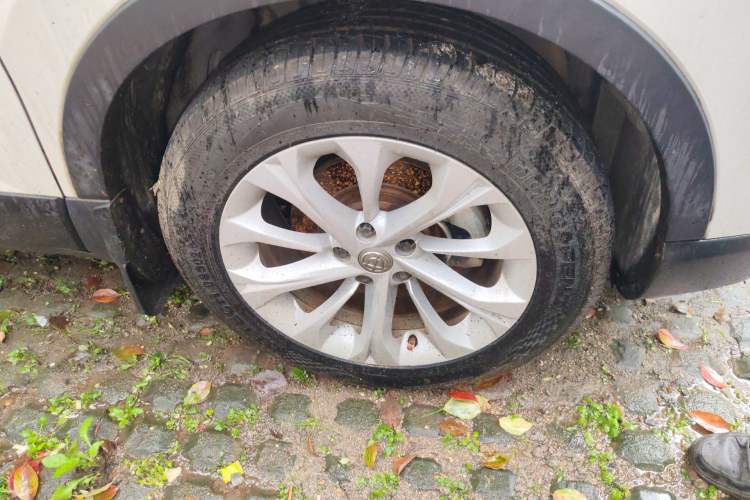 Used Brilliance V3 2015 1.5L Manual Comfort Model Right Front Wheel Hub