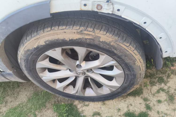 Used Brilliance V3 2015 1.5L Manual Smart Version Right Front Wheel Hub