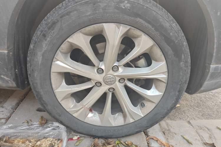 Used Brilliance V3 2015 1.5L Manual Comfort Model Right Front Wheel Hub