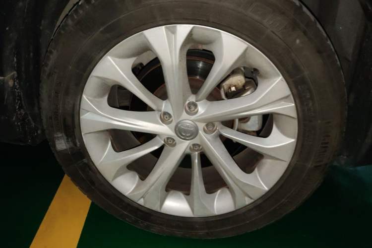 Used Brilliance V3 2015 1.5L Manual Smart Version Right Front Wheel Hub