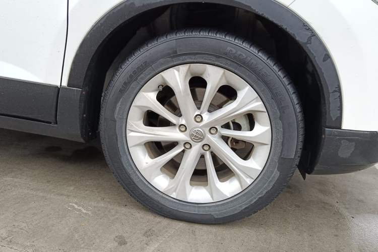 Used Brilliance V3 2015 1.5L Automatic Comfort Edition Right Front Wheel Hub