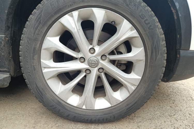 Used Brilliance V3 2015 1.5L Manual Smart Version Right Front Wheel Hub